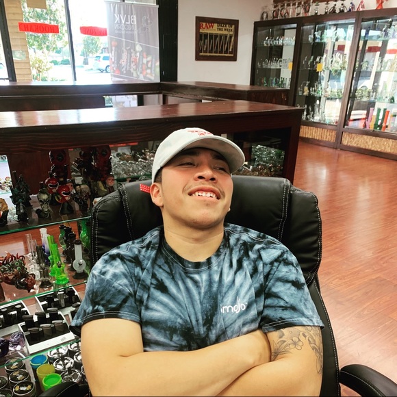 Meet your Posher, Ricardo - Picture 1 of 1